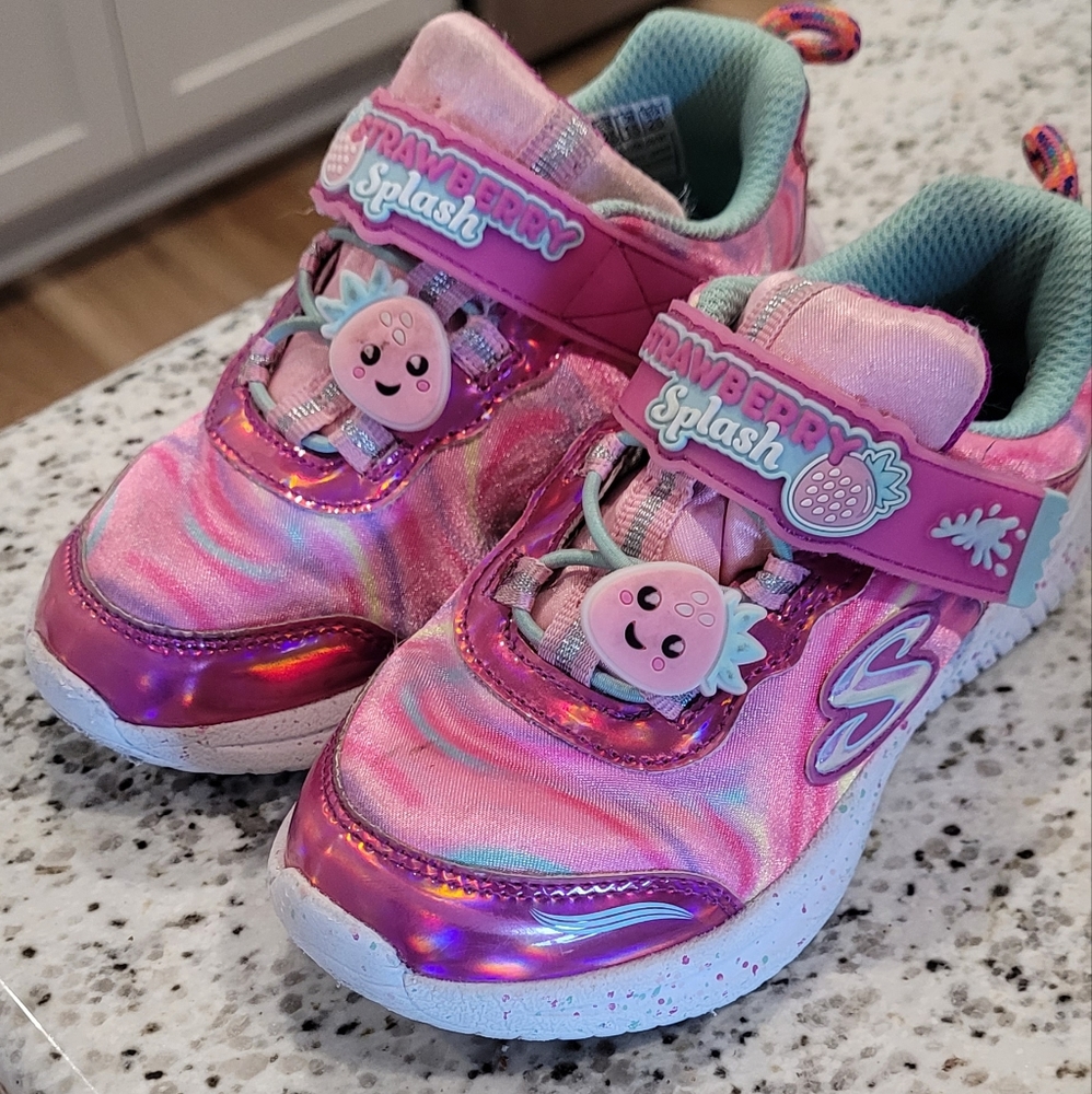 Sketchers sneakers